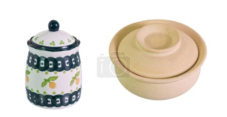 Foto de Dos ollas de cerámica aisladas sobre fondo blanco - Imagen libre de derechos
