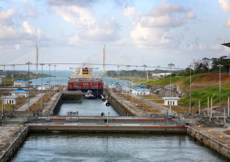 Foto de Canal de Panamá, lugar de viaje en el fondo - Imagen libre de derechos
