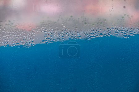 Téléchargez les photos : Smoothie glacé bleu neige fondue dans la machine - en image libre de droit