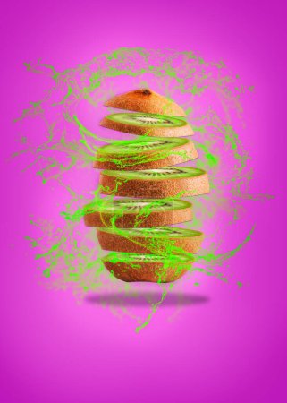 Foto de Levitación Kiwi sobre fondo púrpura. Imagen de alta resolución. Concepto de salud y alimentos saludables sobre levitación - Imagen libre de derechos