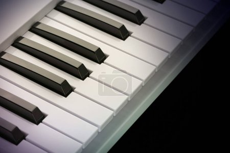 Foto de Teclas en blanco y negro de un teclado de música - Imagen libre de derechos