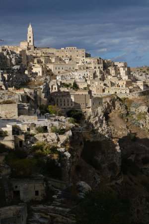 Téléchargez les photos : Panorama des Sassi de Matera avec maisons en pierre de tuf. - en image libre de droit