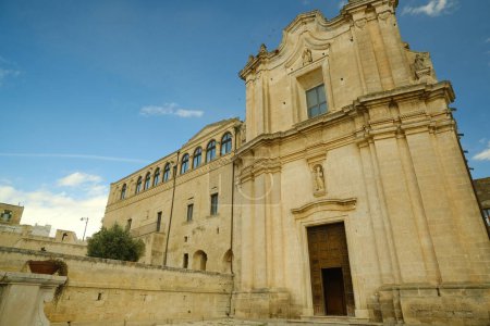 Foto de Iglesia y Convento de Sant 'Agostino en Matera. Patio - Imagen libre de derechos