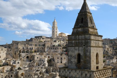 Téléchargez les photos : Point de deux clochers et église dans l'ancienne ville de Mater - en image libre de droit