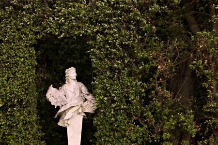 Foto de Reggia di Caserta, Italia - 10, 27, 2018: Estatua en lugar de mármol blanco - Imagen libre de derechos