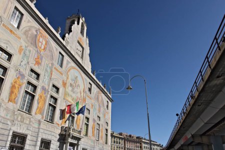 Foto de Génova. Palacio de San Giorgio y la carretera elevada - Imagen libre de derechos