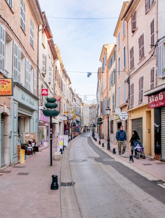 Foto de Street en Brignoles, un pueblo provenzal en Francia - Imagen libre de derechos