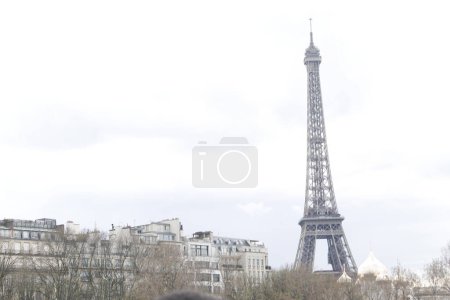 Foto de Torre Eiffel situada en París, Francia - Imagen libre de derechos