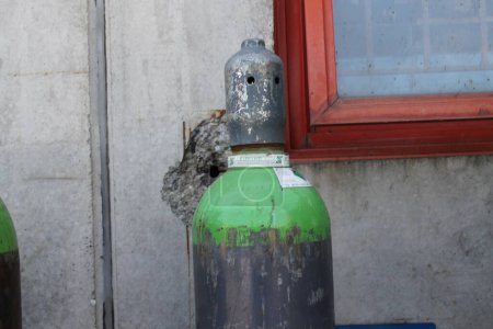 Téléchargez les photos : Bouteille de gaz technique fermer - en image libre de droit