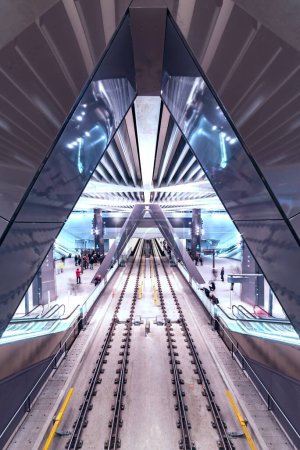 Foto de Moderno interior de la estación de metro en el fondo - Imagen libre de derechos