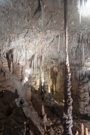 Foto de Avshalom Stalactites Vista panorámica de la cueva - Imagen libre de derechos