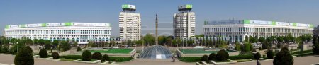 Téléchargez les photos : Almaty - Place de la République - Panorama - en image libre de droit