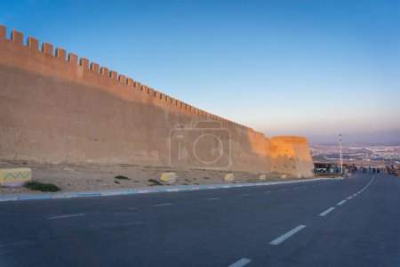 Foto de Fortaleza militar de Agadir en el fondo - Imagen libre de derechos