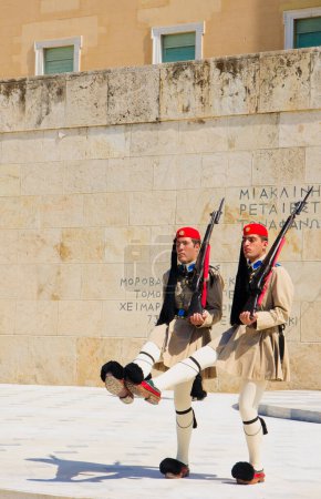 Téléchargez les photos : "Remplacement de la garde, Athènes - en image libre de droit