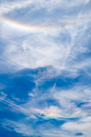 Foto de Hermoso cielo y nubes. Fondo de paisaje nuboso - Imagen libre de derechos