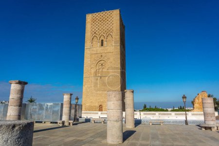 Téléchargez les photos : Mausolée Roi Mohamed V et tour Hasan 2 à Rabat, Maroc - en image libre de droit