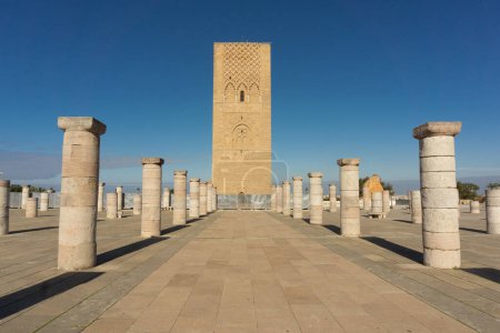 Foto de Mausoleo Rey Mohamed V y torre Hasan 2 en Rabat, Marruecos - Imagen libre de derechos