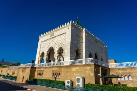 Téléchargez les photos : Roi Mohamed V et Tour de Hassan à Rabat - Maroc - en image libre de droit