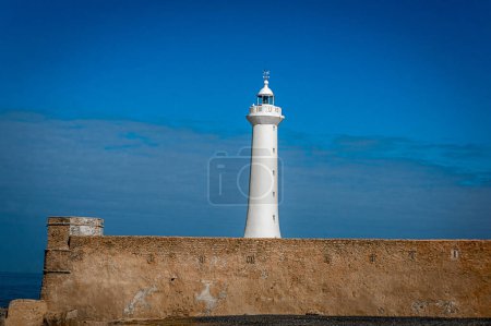 Téléchargez les photos : Plan panoramique du phare Rabat par une journée ensoleillée - en image libre de droit