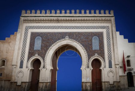 Téléchargez les photos : Portes bleues, Bab Bou Jeloud à Fès, Maroc - en image libre de droit