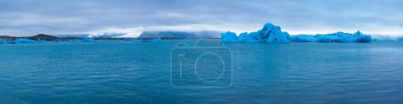 Téléchargez les photos : Beau fond naturel. Lagune du glacier Jokulsarlon - en image libre de droit