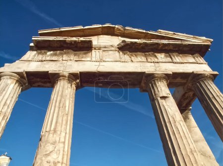 Téléchargez les photos : La porte historique des hadriens ou arche de Trajan à Athènes en Grèce - en image libre de droit