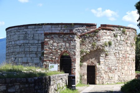 Téléchargez les photos : Ancien château en Lombardie, Italie - en image libre de droit