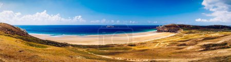 Téléchargez les photos : Panorama de la plage Anse de Pen Hat sur le Presqu'ile de Crozon - en image libre de droit
