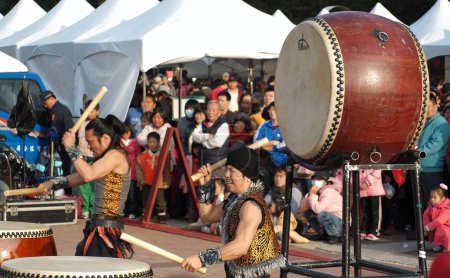 Foto de Tambores japoneses actúan en Kaohsiung, Taiwán - Imagen libre de derechos