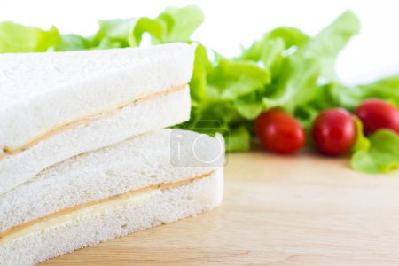 Téléchargez les photos : Gros plan sur Sandwich et légumes biologiques - en image libre de droit
