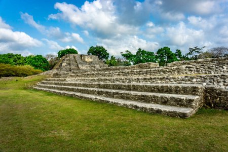 Téléchargez les photos : Temple Altun Ha près de Belize-ville au Belize - en image libre de droit
