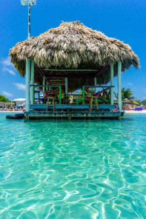 Téléchargez les photos : Vue sur Ambergris Caye, la plus grande île du Belize dans la mer des Caraïbes - en image libre de droit