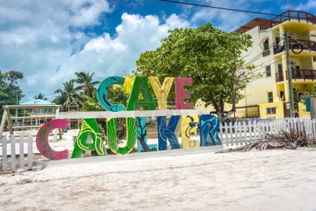 Téléchargez les photos : Panorama de la belle station balnéaire de Caye Caulker - Belize - en image libre de droit