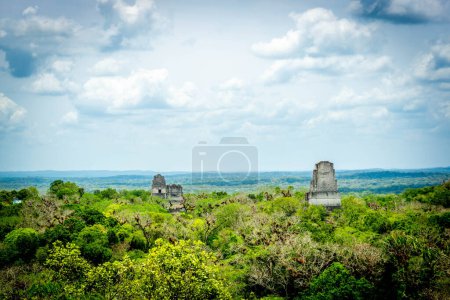 Téléchargez les photos : Temple Tikal, Temple de Jaguar, Temple du Dieu Soleil au Guatemala - en image libre de droit