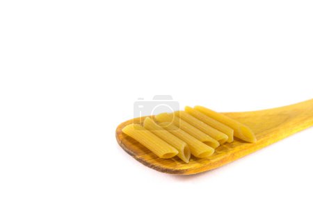 Téléchargez les photos : Macaroni sur cuillère en bois - en image libre de droit
