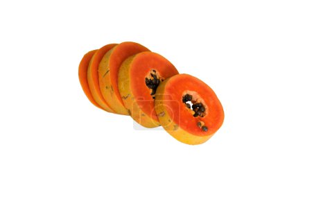 Téléchargez les photos : Couper la papaye isolée chemin de coupe - en image libre de droit