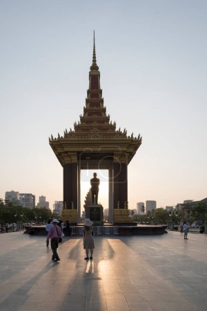Téléchargez les photos : Statue du Roi Père Norodom Sihanouk, Phnom Penh, Cambodge - en image libre de droit