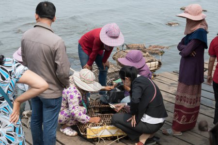 Téléchargez les photos : Crab Market, Krong Kep, province de Kep, Cambodge - en image libre de droit