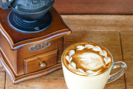 Foto de Taza de café y un molinillo de cofffee - Imagen libre de derechos