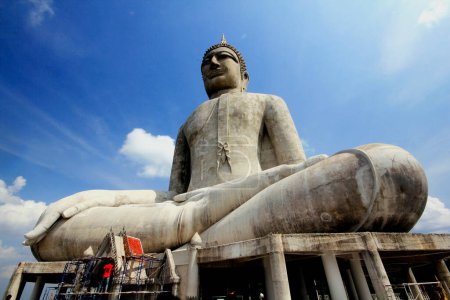 Téléchargez les photos : Grand Bouddha concret, image concept religieux - en image libre de droit