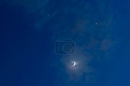 Téléchargez les photos : La lune est le bleu - en image libre de droit