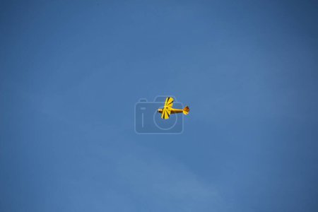 Foto de Aviones en el aire sobre el aeródromo deportivo Hnsborn - Imagen libre de derechos