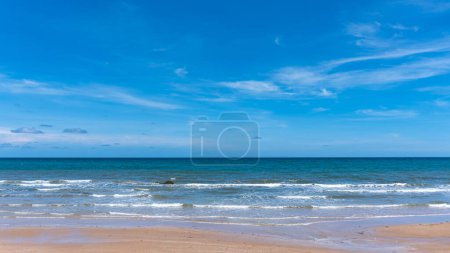 Foto de Hermosa playa tropical. vacaciones, viajes - Imagen libre de derechos