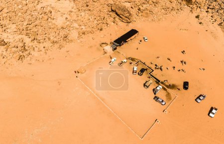 Foto de "Vista aérea de la primavera de Lawrence en el desierto jordano cerca de Wadi Rum" - Imagen libre de derechos
