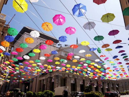 Foto de El mes del orgullo. Paraguas de color colgando en la calle - Imagen libre de derechos