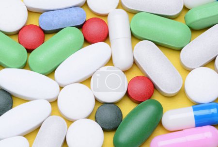 Téléchargez les photos : Dose de pilules. médicament pharmaceutique, concept de soins de santé - en image libre de droit