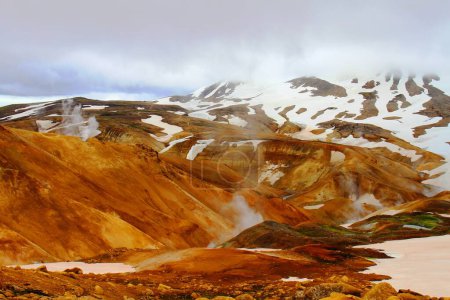 Foto de Montaña Hverir parque geotermal - Imagen libre de derechos