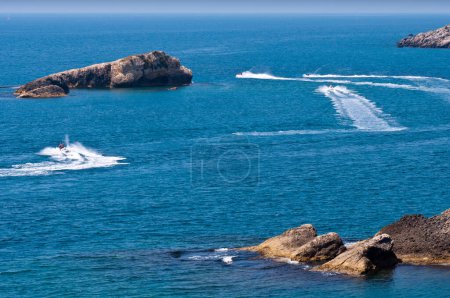 Téléchargez les photos : Belle vue sur la côte de la mer - en image libre de droit