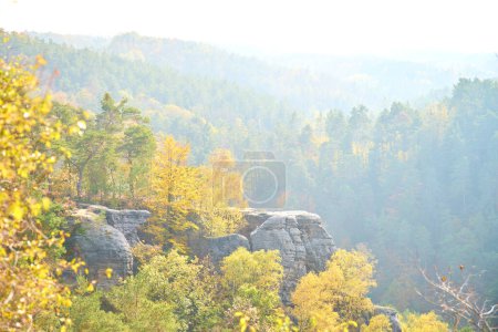 Téléchargez les photos : Paysages d'automne près de Drabske Svetnicky, République tchèque - en image libre de droit