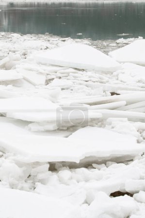 Foto de Vista de fondo del río congelado - Imagen libre de derechos